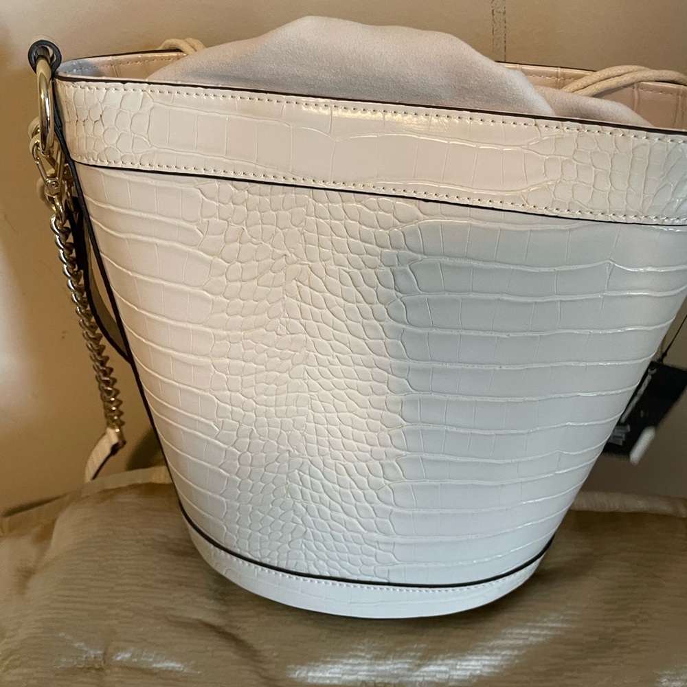 Elegant White Croc-Embossed Bucket Bag
International concept Purse - Picture 5 of 9